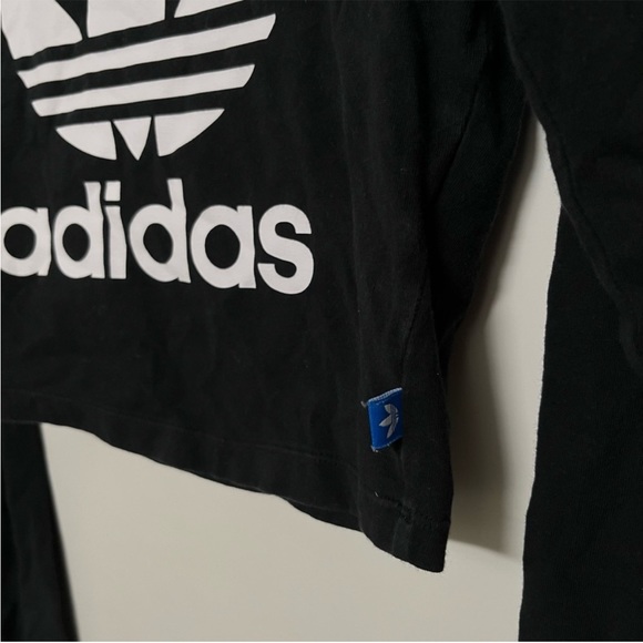 Adidas LOGO Size XS Long Sleeve Form Fitting Cropped Tee Shirt - Picture 2 of 4